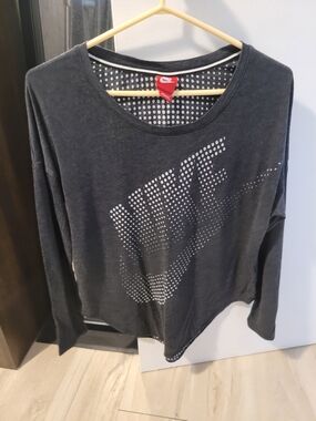 Nike Women's Charcoal Grey Long-Sleeve Dot Logo Tee
